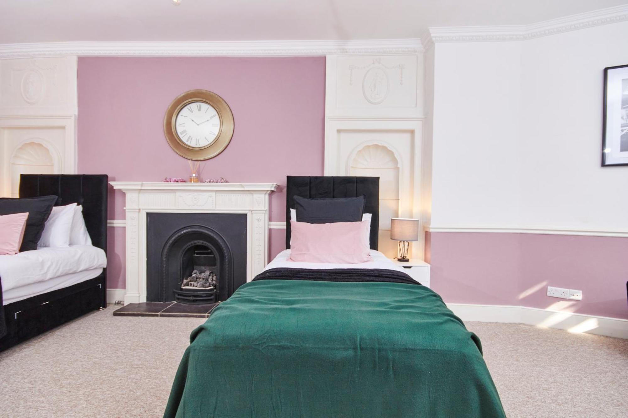 Beautiful 2Bedroom 4 Actual Beds House With Wifi By Purestay Bath Extérieur photo