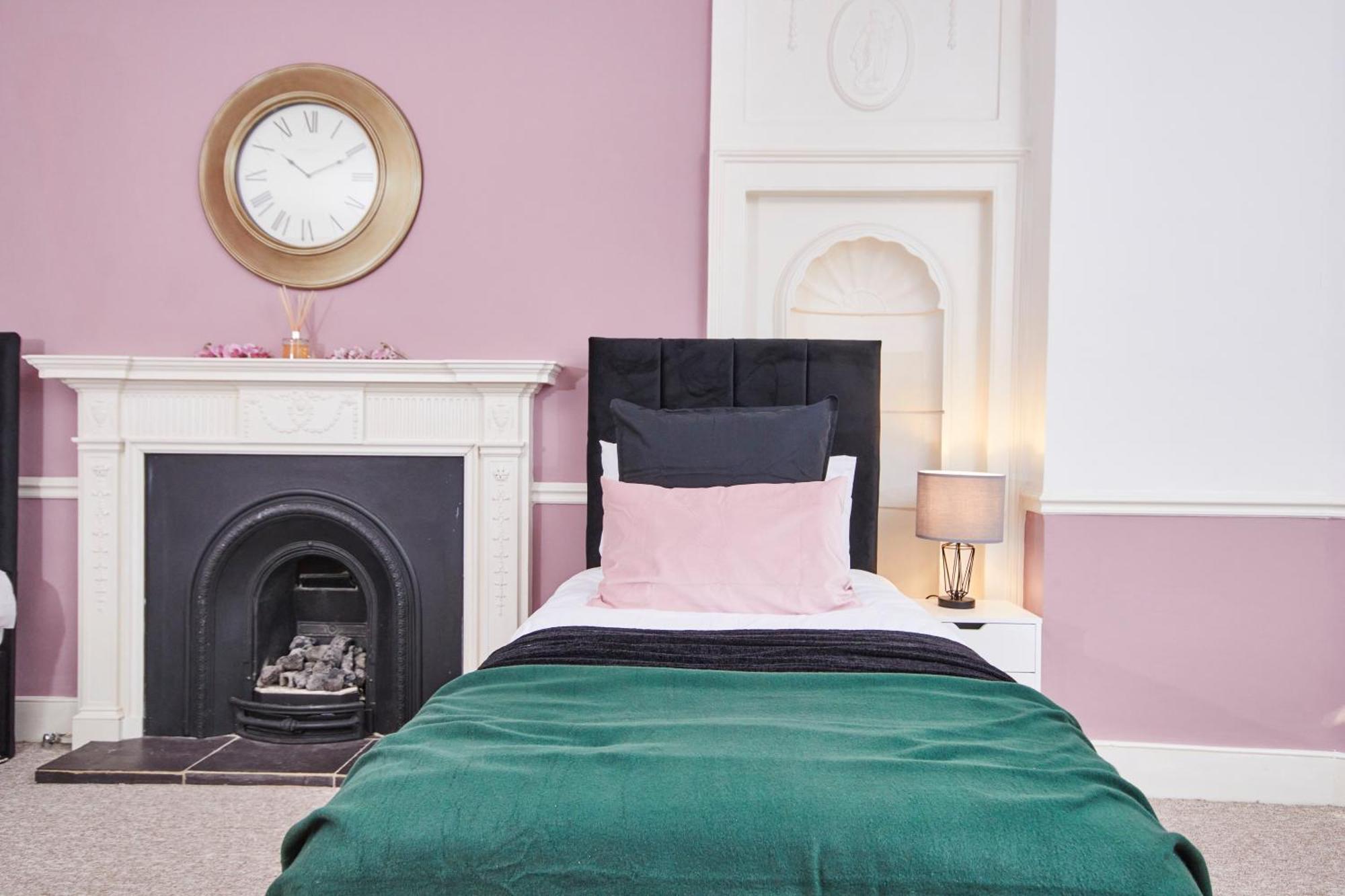 Beautiful 2Bedroom 4 Actual Beds House With Wifi By Purestay Bath Extérieur photo